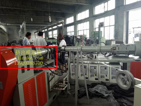 挤出模温机现场